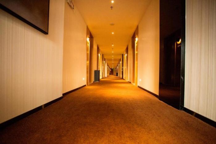 iu hotels yinchuan railway station