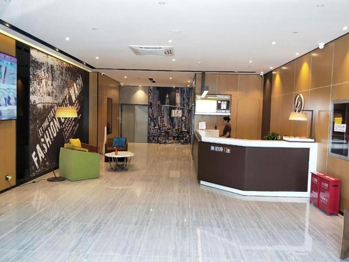 iu hotels yinchuan railway station