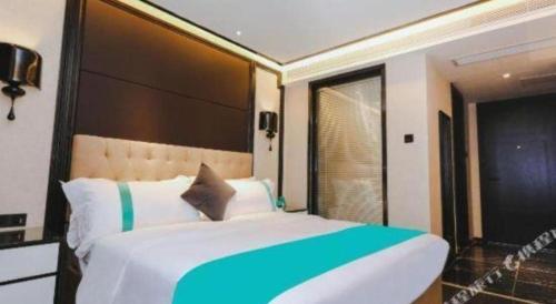 xana hotelle nanchang bayi square metro station