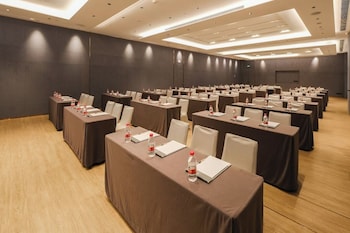 the mulian hotel of guangzhou nansha fenghuang lake