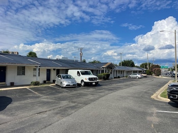 Budget Host Alexandria,,2 star