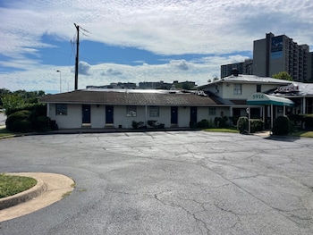 Budget Host Alexandria,,2 star