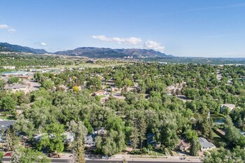1Brcolorado Cottage Charmhiking And Broadmoor,418 Cheyenne Boulevard,3 star