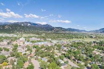 1Brcolorado Cottage Charmhiking And Broadmoor,418 Cheyenne Boulevard,3 star