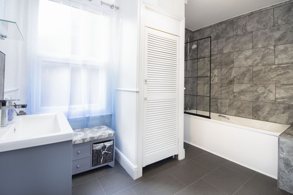 modern exeter city cottage howell road