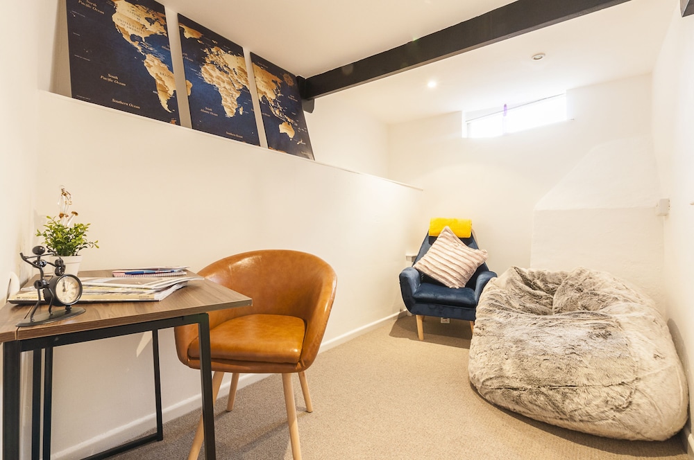 modern exeter city cottage howell road