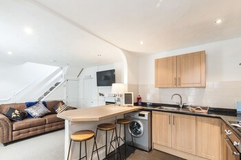 modern exeter city cottage howell road