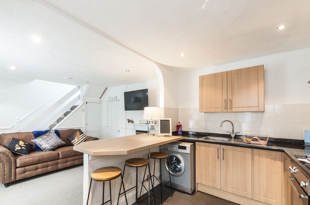 modern exeter city cottage howell road