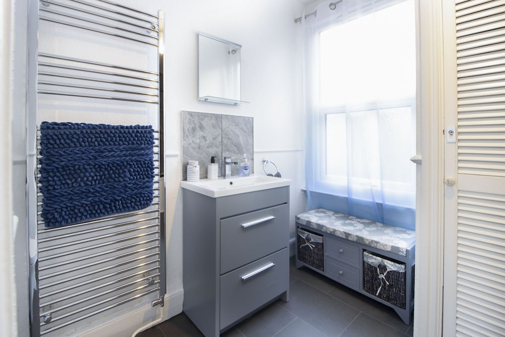 modern exeter city cottage howell road