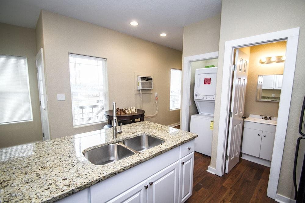 renovated 2br 2ba near downtown