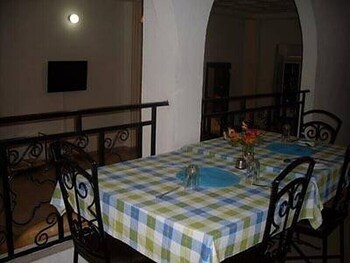 The Don's Suites,,3.5 star