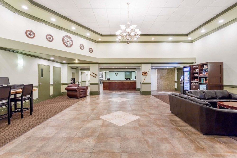 Ramada By Wyndham Hinton,Edson>>Alberta,4 star