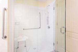 Ramada By Wyndham Hinton,Edson>>Alberta,3.5 star