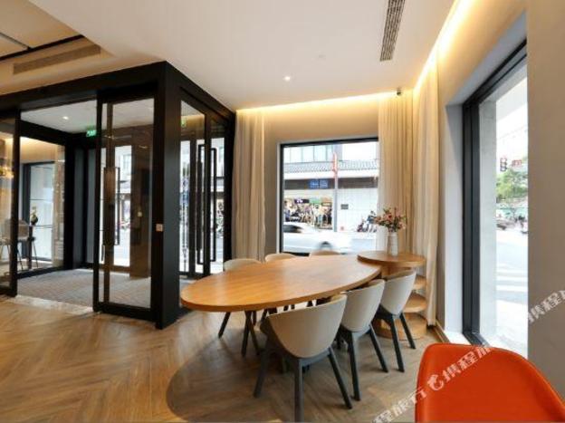 magnotel luanchuan changchun road cross street
