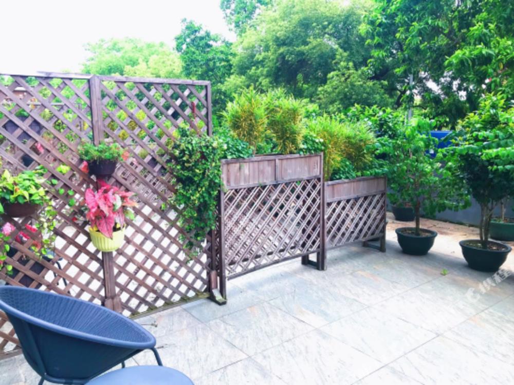 iu hotel beihai old street sea world