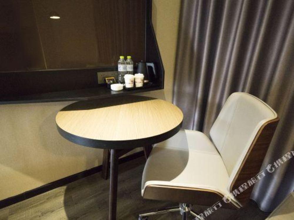 iu hotel beihai old street sea world