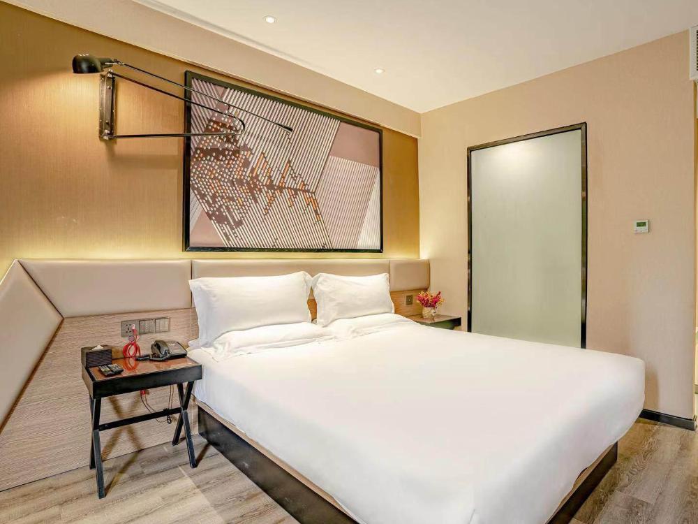 iu hotel beihai old street sea world