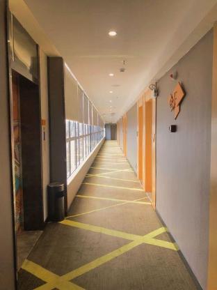 iu hotel beihai old street sea world