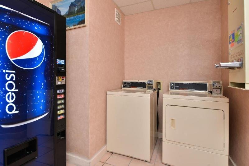 econo lodge inn and suites