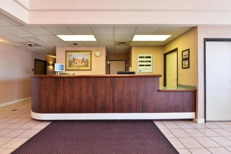 econo lodge inn and suites