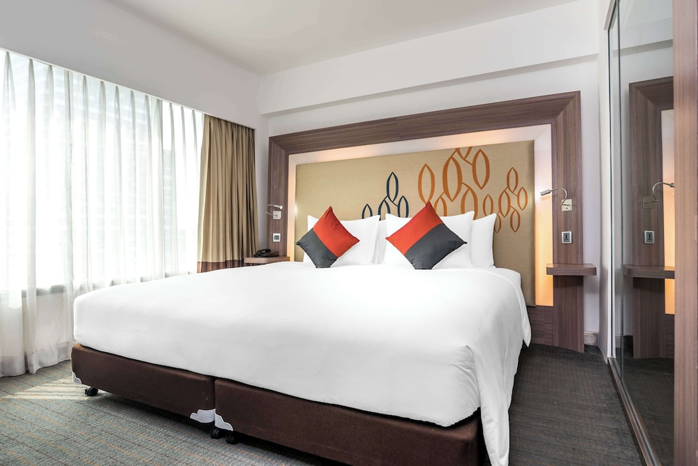 hilton garden inn bangkok silom
