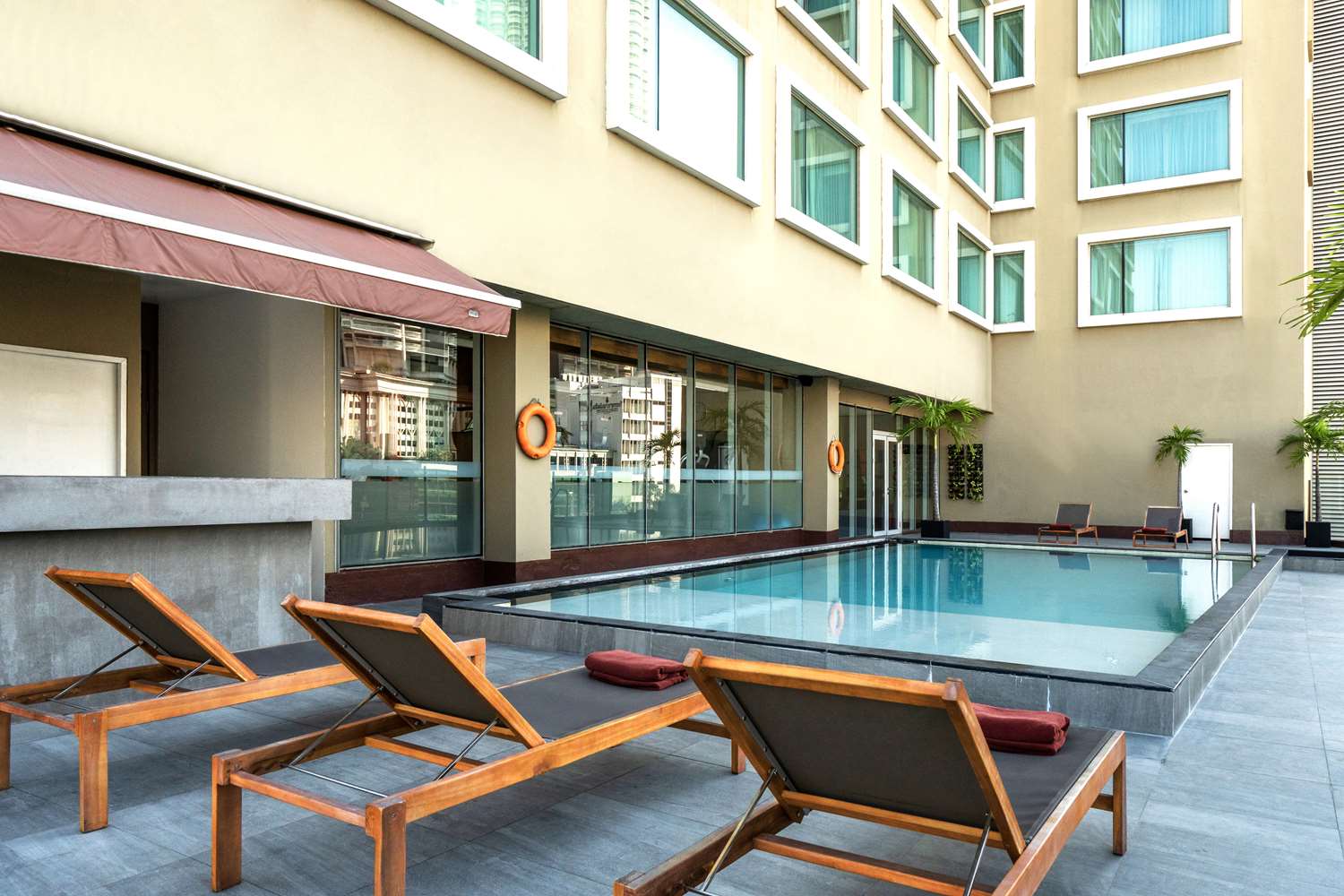 hilton garden inn bangkok silom