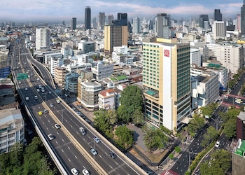 hilton garden inn bangkok silom