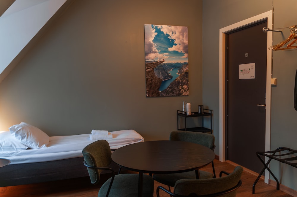 trolltunga hotel