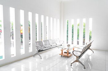 formerly reddoorz syariah jatisampurna hospital