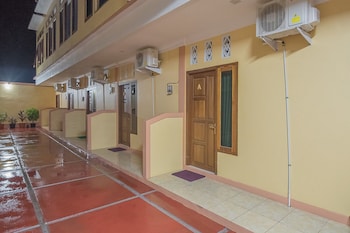 reddoorz near rsud dr abdul aziz