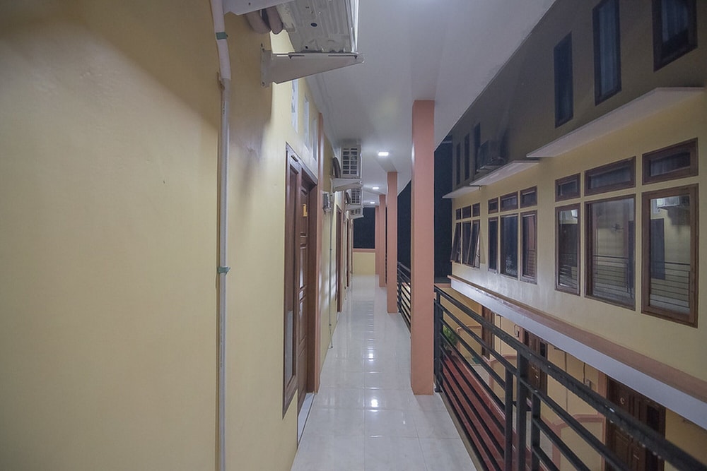 reddoorz near rsud dr abdul aziz