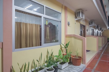 reddoorz near rsud dr abdul aziz