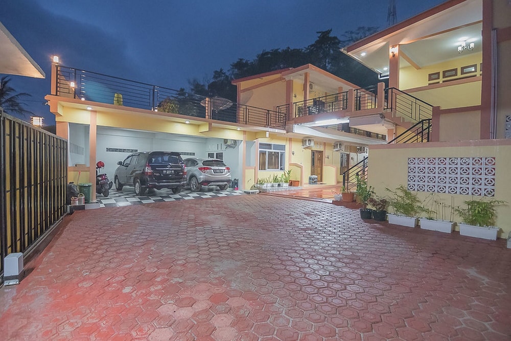 reddoorz near rsud dr abdul aziz