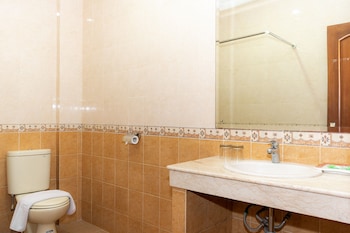 reddoorz plus syariah near java supermall semarang 2