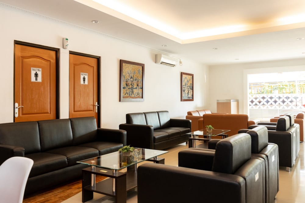 reddoorz plus syariah near java supermall semarang 2