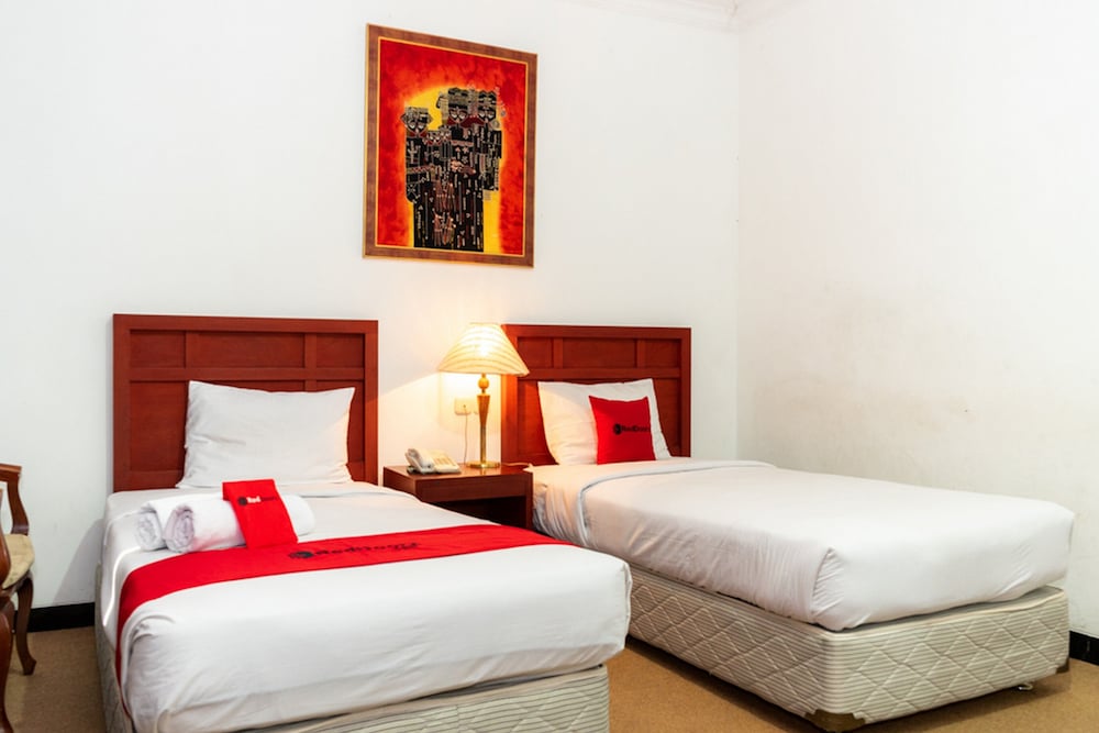 reddoorz plus syariah near java supermall semarang 2