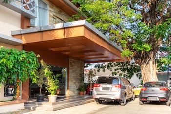 reddoorz plus syariah near java supermall semarang 2