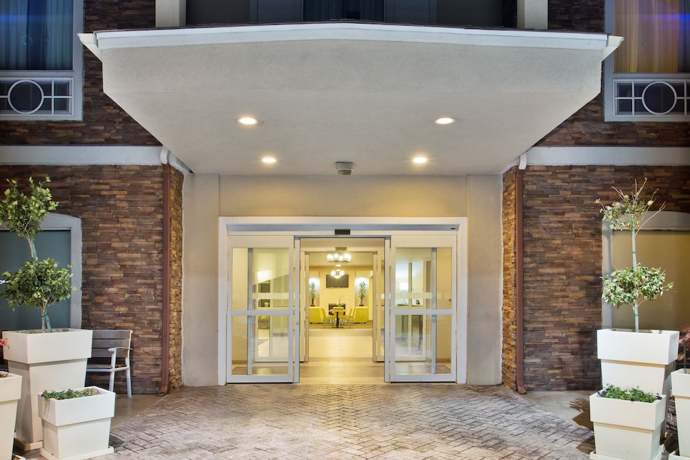 holiday inn express hotel and suites alvarado by ihg
