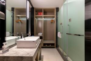 echarm hotel wuhan guanggu biology city
