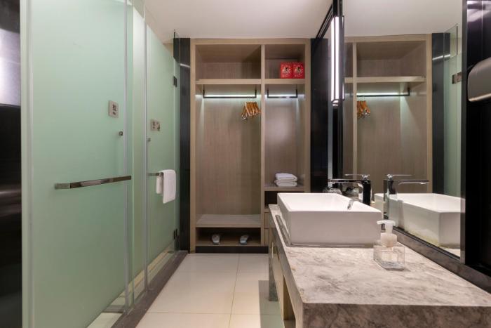 echarm hotel wuhan guanggu biology city