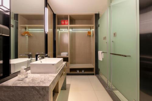 echarm hotel wuhan guanggu biology city