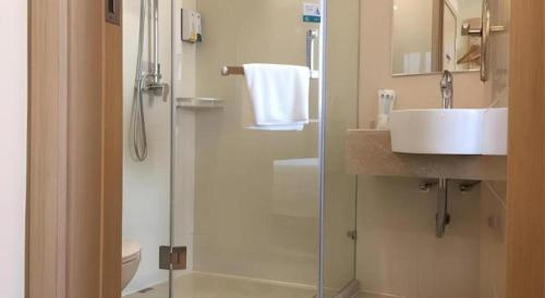 city comfort inn shanghai international tourism an