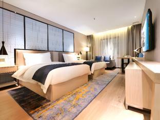 echarm hotel kunming haitun road economic management college