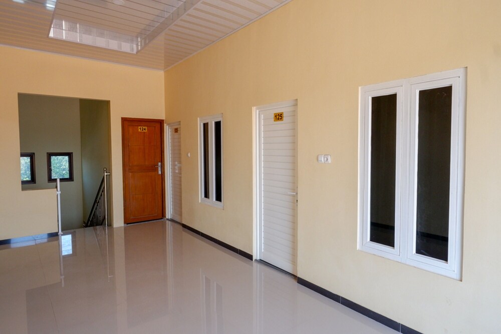 reddoorz near alun alun pati