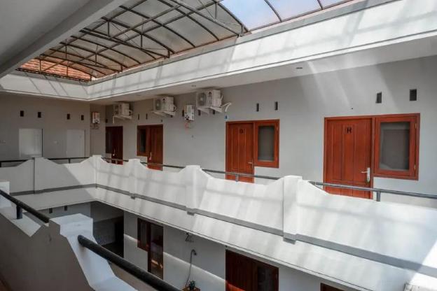 reddoorz near alun alun kudus 2