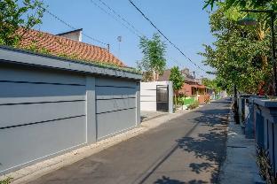 reddoorz near alun alun kudus 2