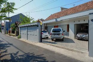 reddoorz near alun alun kudus 2