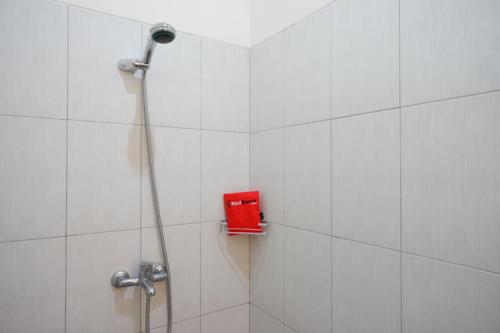 reddoorz near alun alun kudus 2