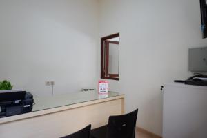 reddoorz near alun alun kudus 2