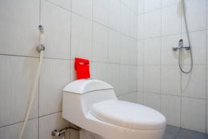 reddoorz near alun alun kudus 2